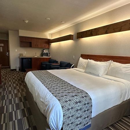 Microtel Inn And Suites By Wyndham Miami Ok Esterno foto