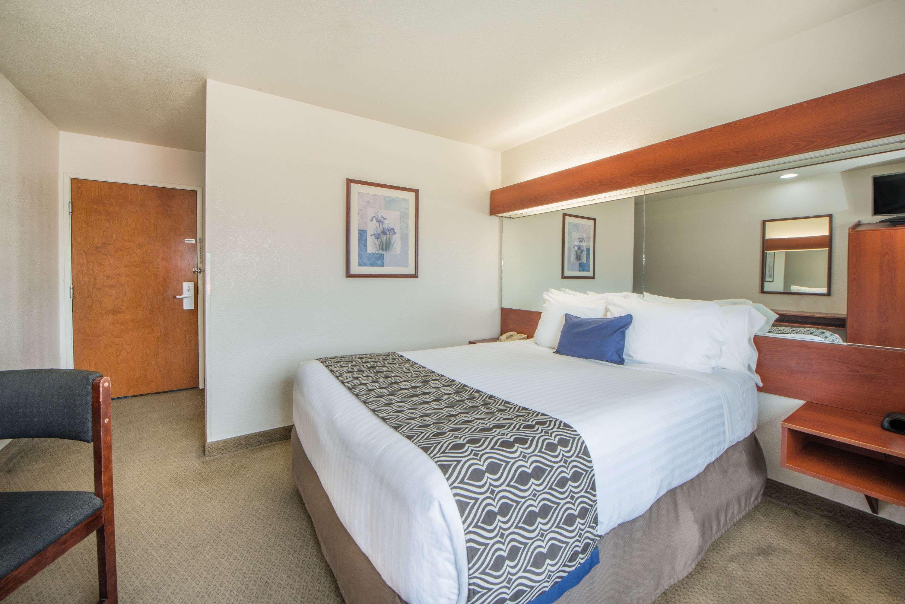Microtel Inn And Suites By Wyndham Miami Ok Esterno foto
