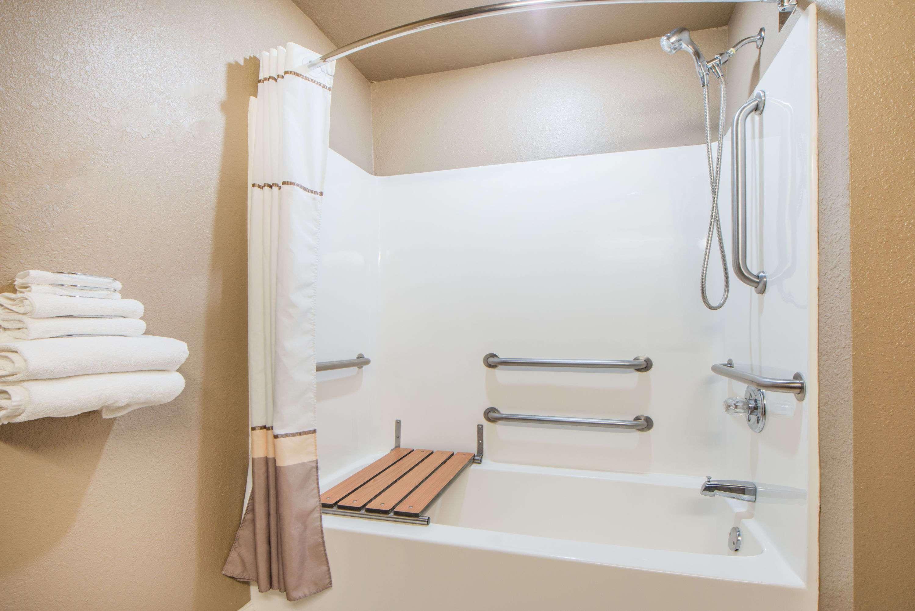 Microtel Inn And Suites By Wyndham Miami Ok Esterno foto