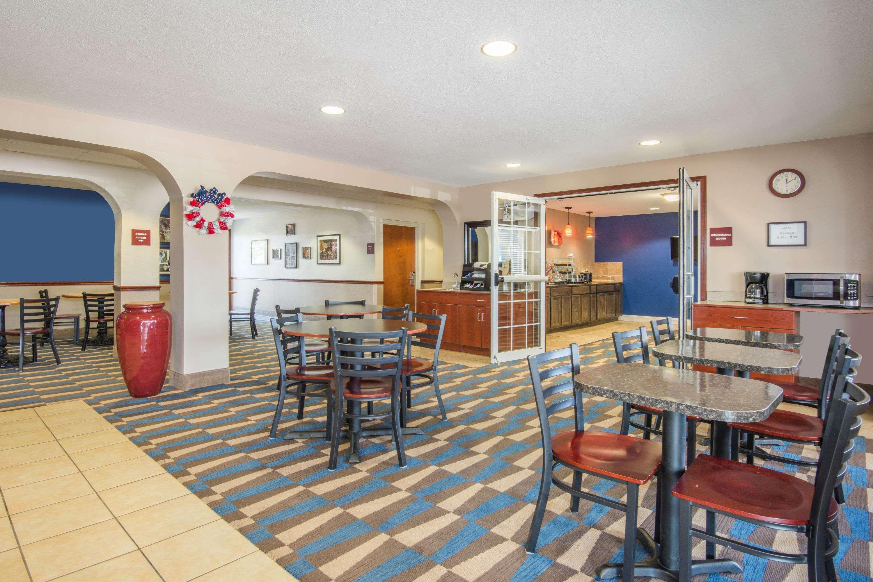 Microtel Inn And Suites By Wyndham Miami Ok Esterno foto