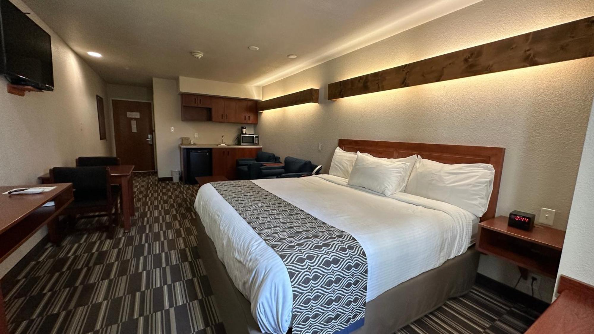 Microtel Inn And Suites By Wyndham Miami Ok Esterno foto