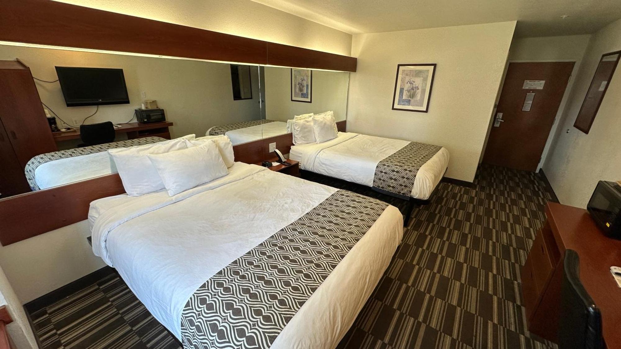 Microtel Inn And Suites By Wyndham Miami Ok Esterno foto