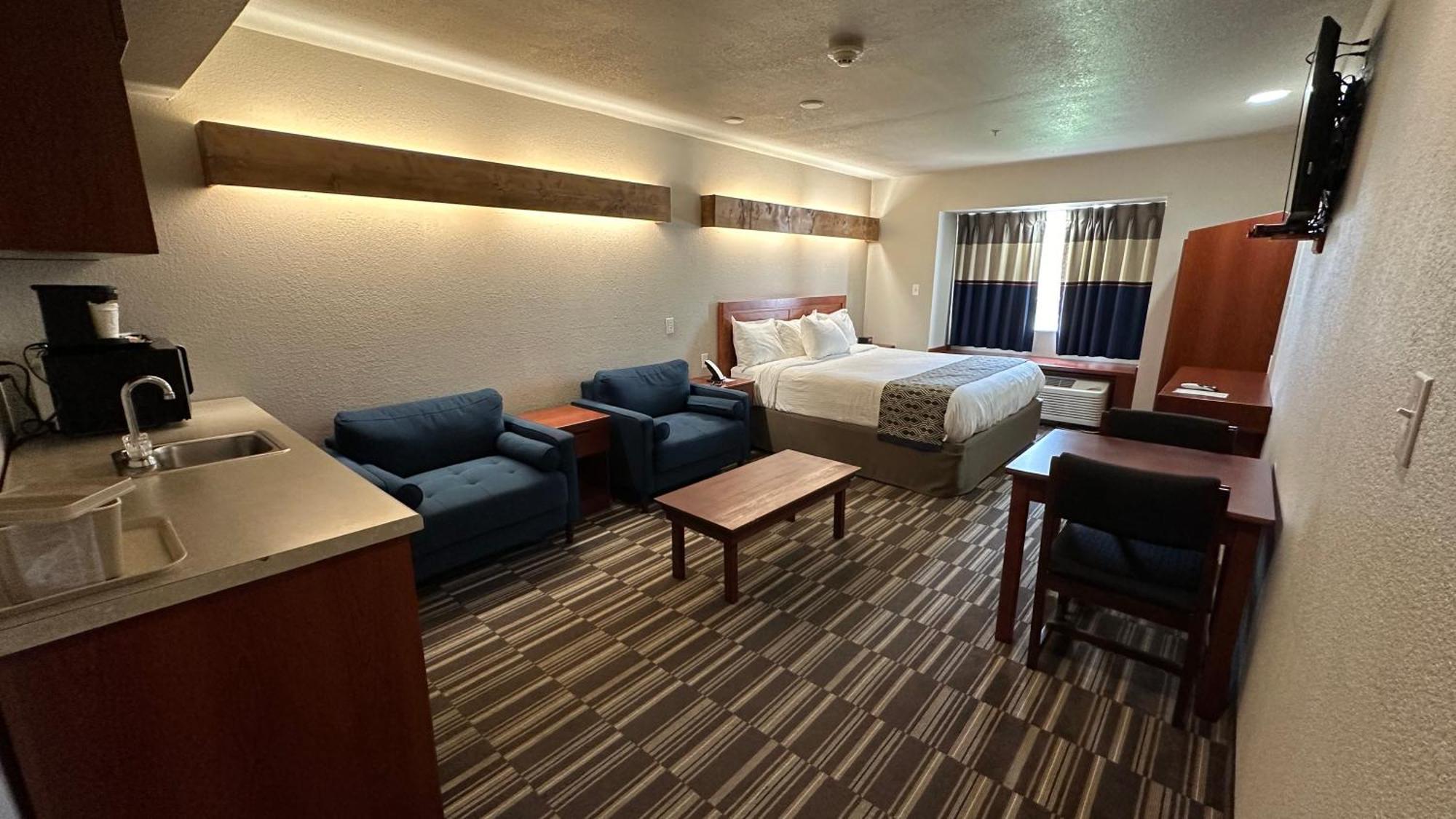 Microtel Inn And Suites By Wyndham Miami Ok Esterno foto