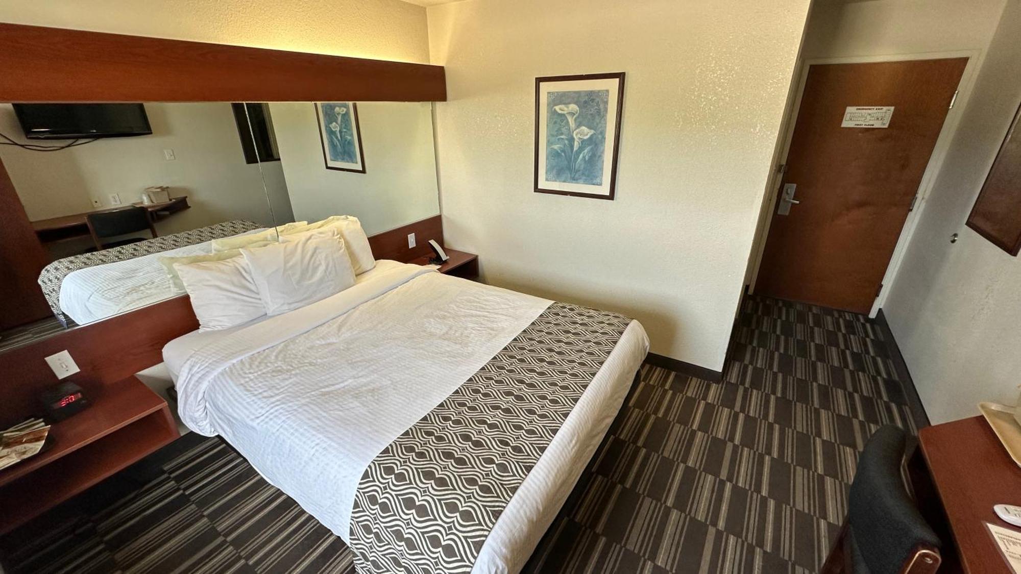 Microtel Inn And Suites By Wyndham Miami Ok Esterno foto