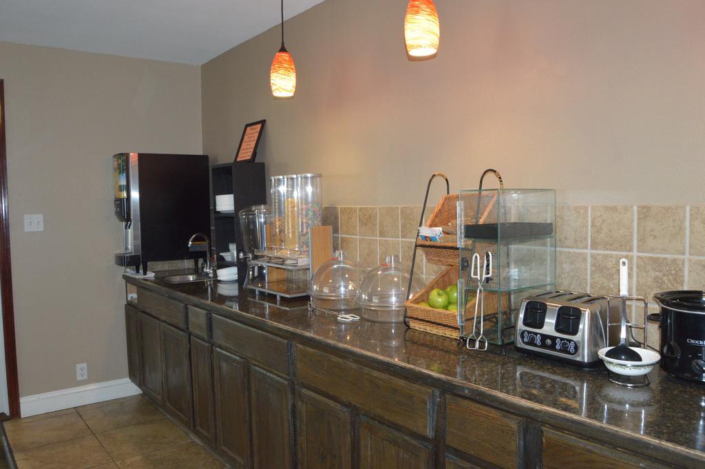 Microtel Inn And Suites By Wyndham Miami Ok Esterno foto