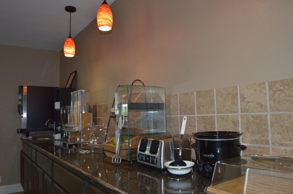 Microtel Inn And Suites By Wyndham Miami Ok Esterno foto